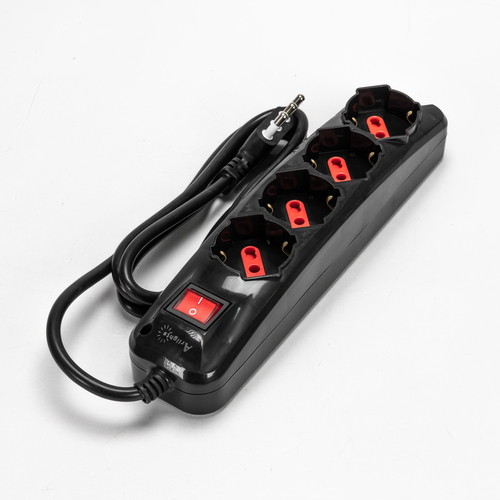 Multipresa Serie Easy · 4 Prese Schuko · Interruttore ON/OFF · Spina Salvaspazio · Nera