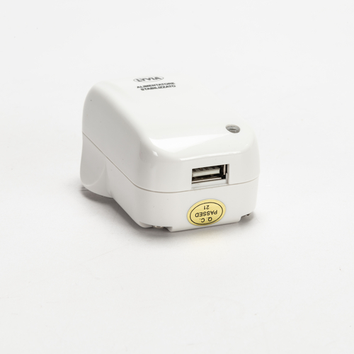 Alimentatore Multitensione · Uscita USB · Portata 1000 mA · con 4 Spine Intercambiabili