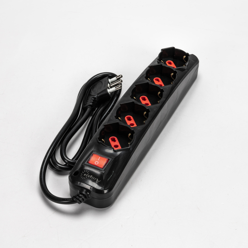 Multipresa Serie Easy · 5 Prese Schuko · Interruttore ON/OFF · Spina Salvaspazio · Nera