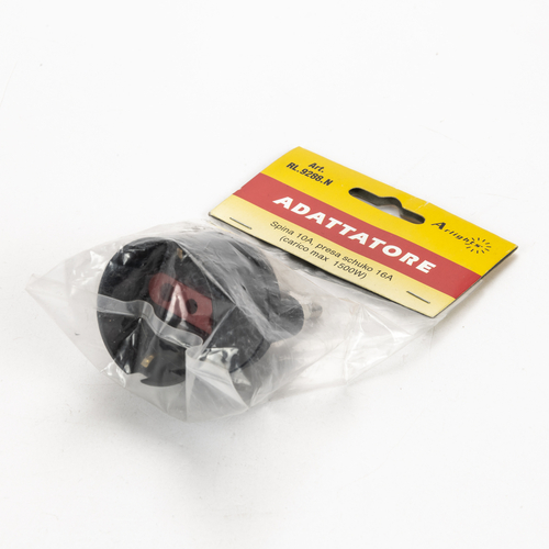 Adattatore Schuko · 16A · Colore Nero · In Policarbonato · Carico Max 1500 W