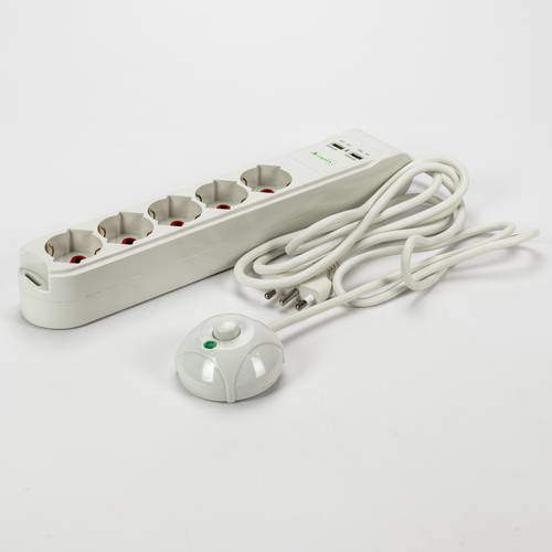 Multipresa Serie Safe · 5 Prese Schuko · 2 USB · Interruttore a Pressione su Cavo