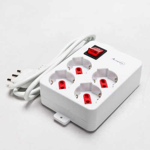 Multipresa Universale Serie Square · 4 Prese Schuko · Interruttore ON/OFF · Bianca